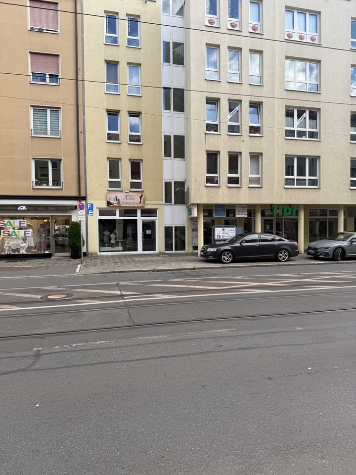 Straßenansicht des Gebäudes mit dem Atelier in der Sulzbacher Straße